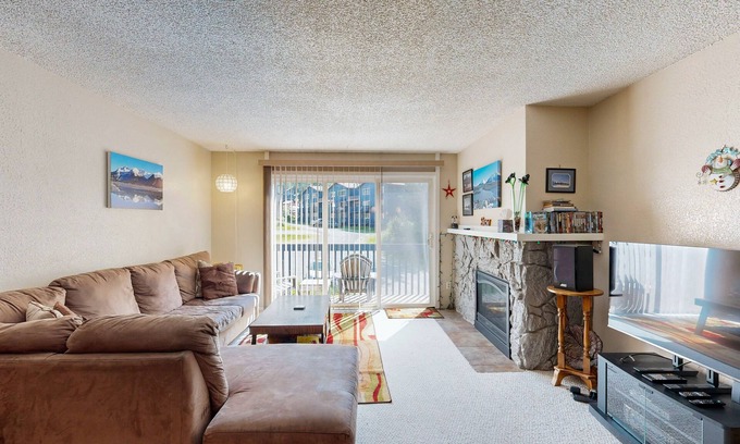 Alyeska Condo | Condo with Mountain views and access to hiking & skiing