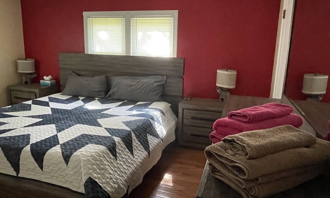 West Hyannisport House | Contemporary Beach Cottage. Sleeps 8. Central AC/Heat. Beach pass included.