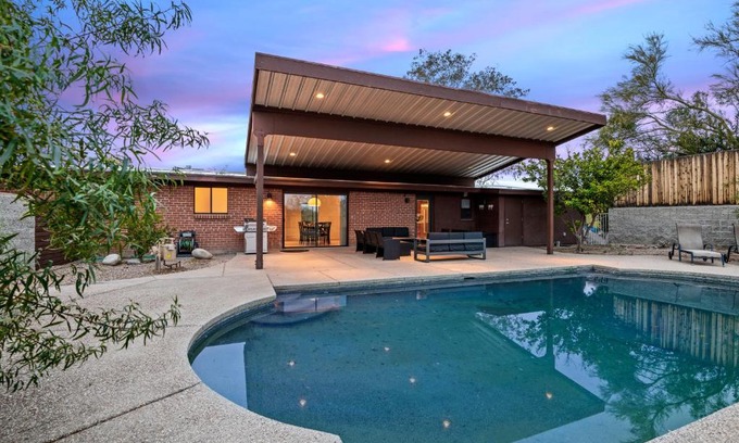 Riverside Terrace House | Contemporary Resort, Pool,Patio,2x Kings,Rec Room