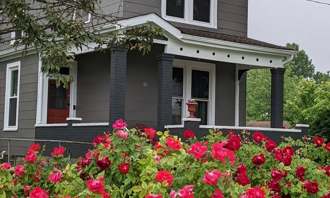 Arlington Heights House | Convenient to Everywhere! Train-Themed Bnb by active Railroad - Cincinnati Area