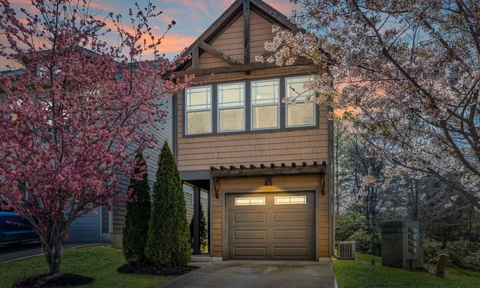 Antioch House | Convienent Craftsman