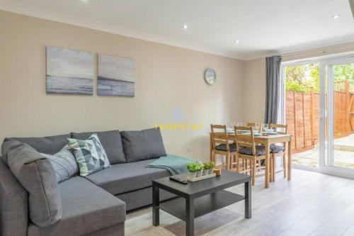Langley Marish House | COSY 2 BED & FREE PARKING. NEAR HEATHROW/PINEWOOD