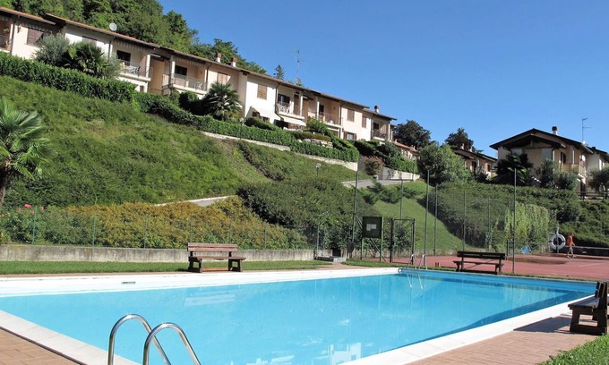 Castello Apartment | Cosy apartment for 4 people with pool, TV, balcony and parking