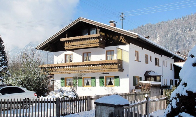 Farchant Apartment | Cosy apartment for 2 guests with WIFI, TV and terrace