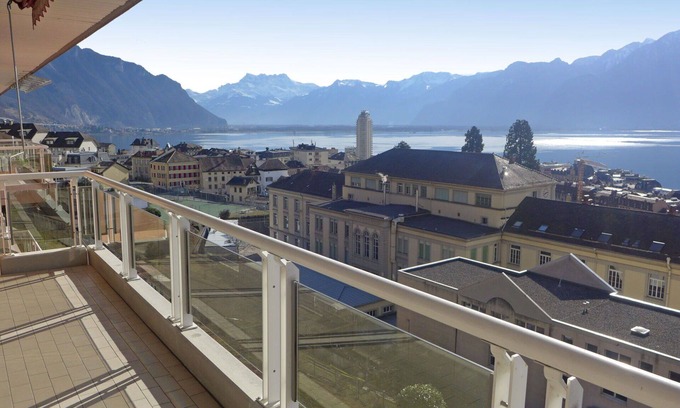 Montreux Apartment | Cosy apartment for 5 people with WIFI, TV, balcony, pets allowed and panoramic view