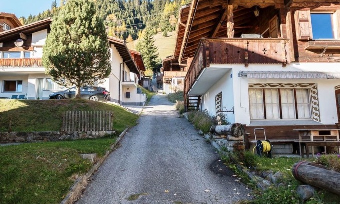 Sedrun Apartment | Cosy apartment for 5 people with WIFI, balcony and parking