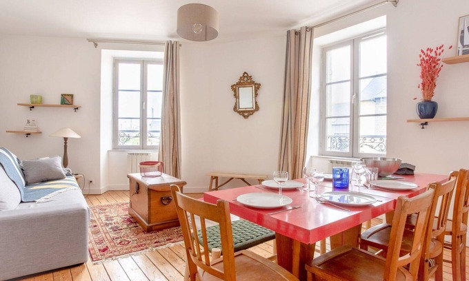 Cancale Apartment | Cosy apartment for 6 guests with WIFI and terrace