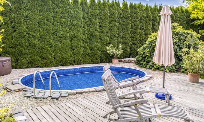 Lukavice Apartment | Cosy apartment for 6 guests with pool, WIFI, TV and patio