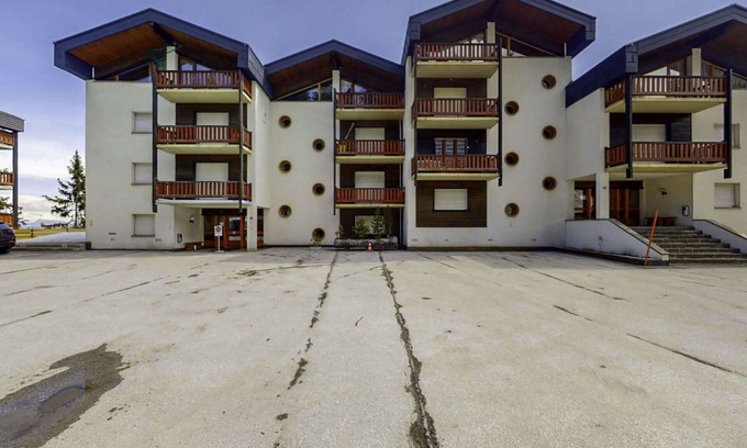 Heremence Apartment | Cosy apartment for 4 people with WIFI, pool, balcony and pets allowed