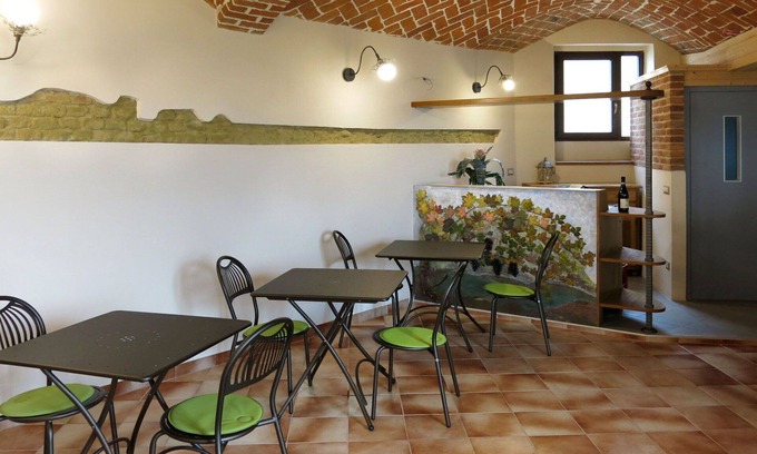 Cossombrato Apartment | Cosy apartment for 9 people with A/C, pool, WIFI, TV, patio and pets allowed