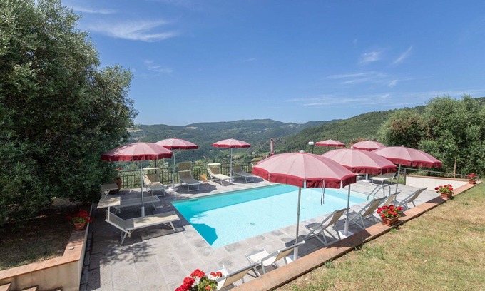 Montebonello Apartment | Cosy apartment for 8 people with WIFI, pool, TV, pets allowed and panoramic view