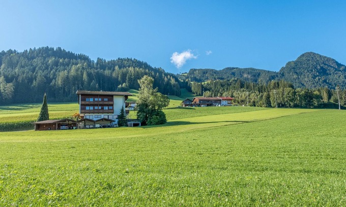Reith im Alpbachtal Apartment | Cosy group accommodation by the ski slope