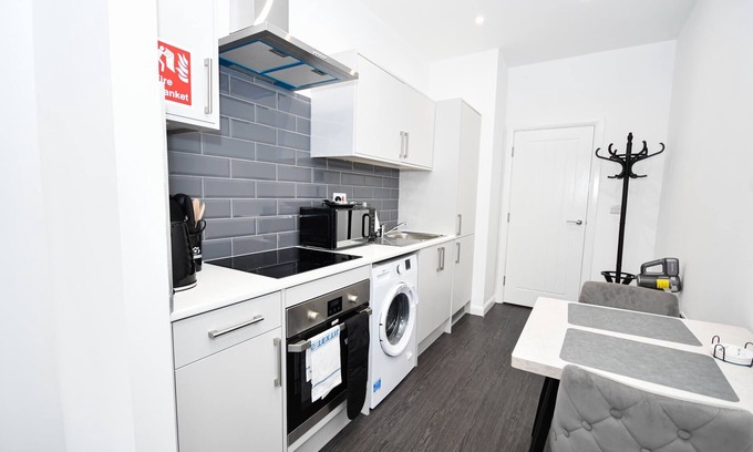 Eastleigh Apartment | Cosy & Stylish 1 Bedroom Apartment in Bradford