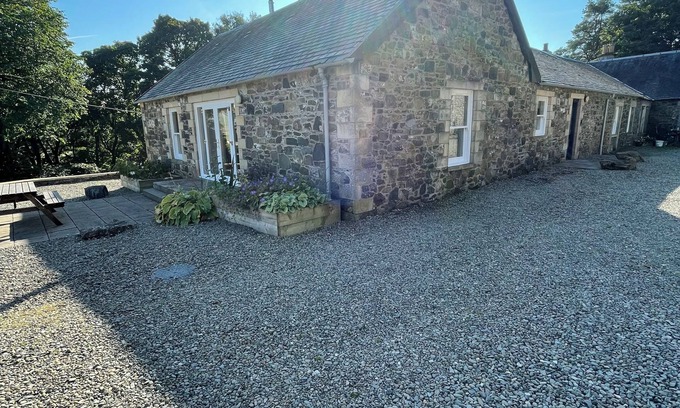 Biggar Cottage | Cottage for 6 in stunning rural location (Beech)