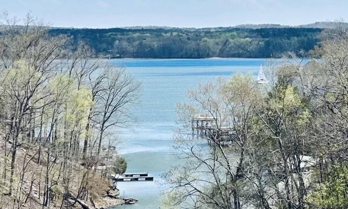 Lutts House | Cottage on the bluffs at Pickwick Lake.