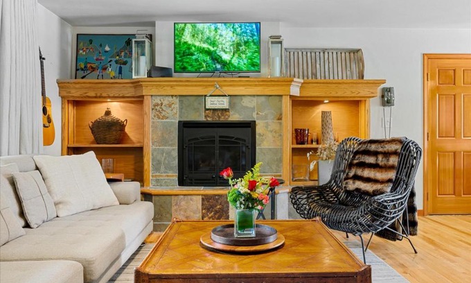Guerneville House | Country Roads - Hot Tub Game Room Dog Friendly