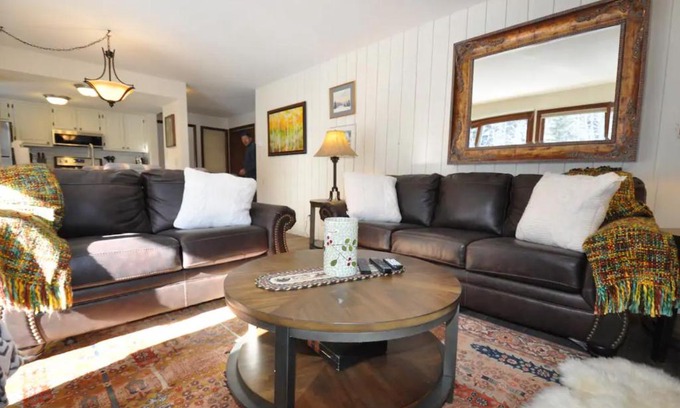 Vail Hotel | Cozy 2 Bedroom East Vail Condo #1404 w/ Fireplace.
