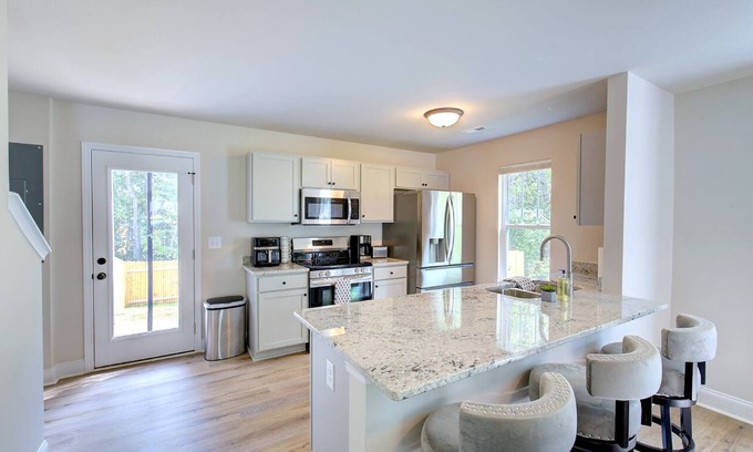 Taylors House | Cozy 2-bedroom house, 2.5 bathrooms in serene Taylors with WiFi, AC