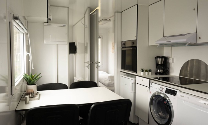 Strendur Apartment | Cozy Container Rental | 3Br | 20 Min To Capital
