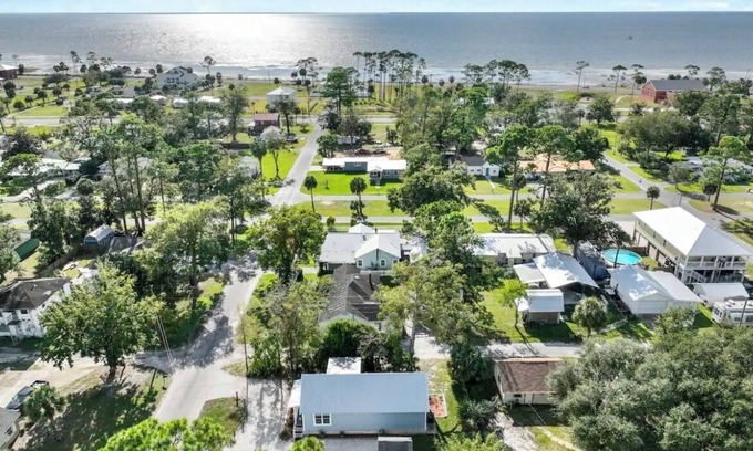 Port St. Joe Cottage | Cozy Cottage | Bay View | Boat Parking | Extended Stays Retreat|Sleeps 6