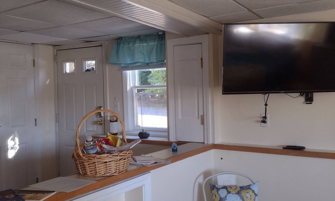 Prides Crossing Apartment | Cozy fully equipped studio minutes from downtown Salem