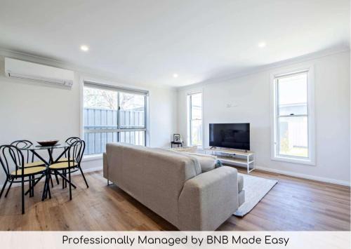 Dubbo House | Cozy Getaway - Modern, Garden View