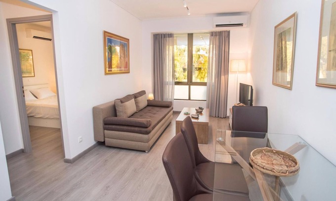 Glyfada Apartment | Cozy Glyfada Getaway 1 bdr