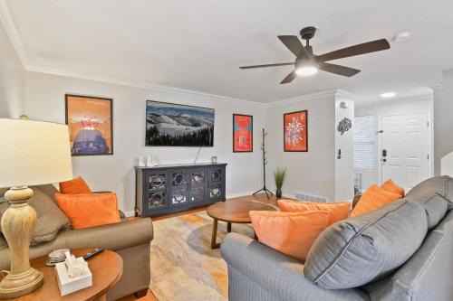 Heber House | Cozy Heber getaway pet ok sleeps 9 BBQ firepit