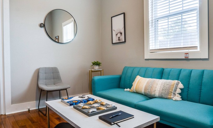 Arabi House | Cozy Historic NOLA Duplex! 12min to French Quarter