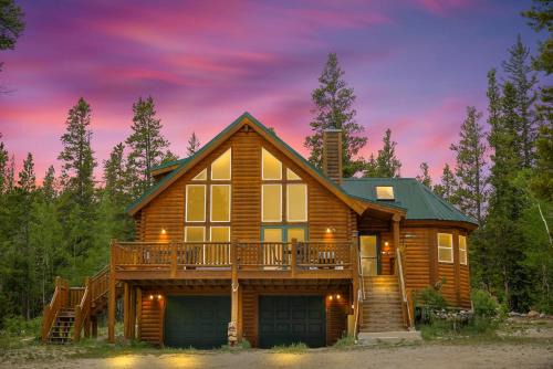 Valley of the Sun House | Cozy Log Cabin W Views & Bbq Deck