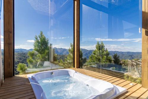 Anitapolis House | Cozy mountain chalet with hot tub | VST028