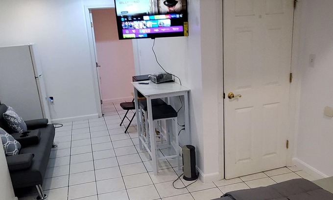 Shrewsbury Apartment | Cozy Studio