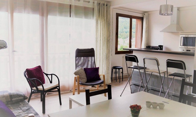 Barcelonnette Apartment | Cozy T3 in Barcelonnette Center - Renovated, Sleeps 6, Balcony, Lift, Prime Location