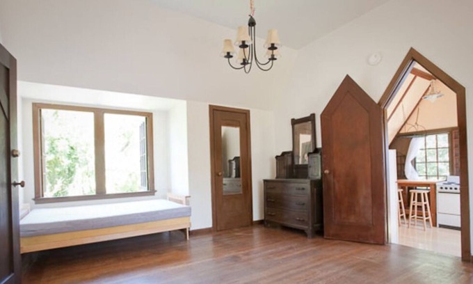 North Berkeley Apartment | Craftsman architectural landmark home North Berkeley near UC