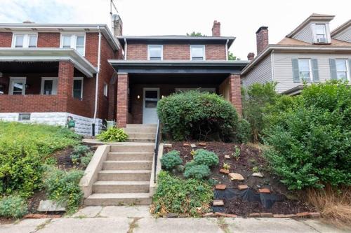 Crafton House | Craftsmen Charmer with Easy City & Airport Access