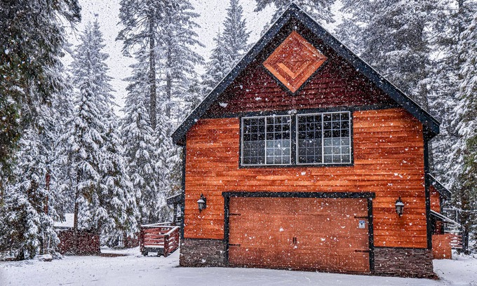 Shingletown Cabin | Creekside Cabin. 9mi to Lassen. EV Charging, Pet Friendly!
