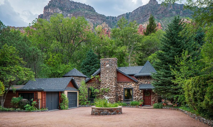 Sedona House | Creekside Chateau,patio overlooks Oak Creek, with steps directly to the water