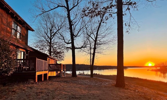 Horseshoe Bend Hotel | Crown Point Resort
