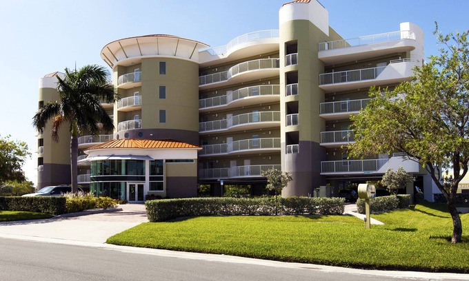 Treasure Island Apartment | Crystal Palms Beach Resort