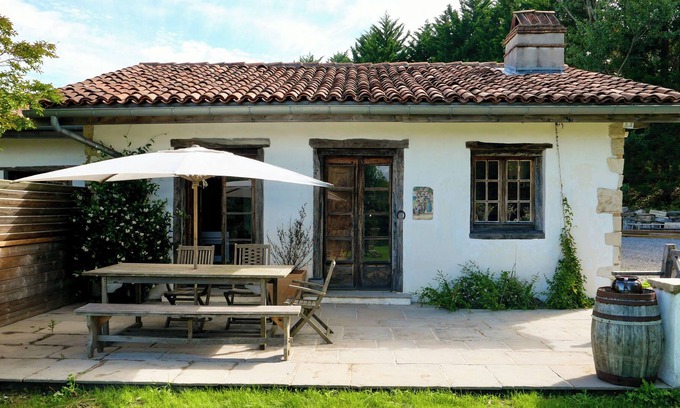 Bassussarry House | Dépendance de Charme à 5 mns de Biarritz
