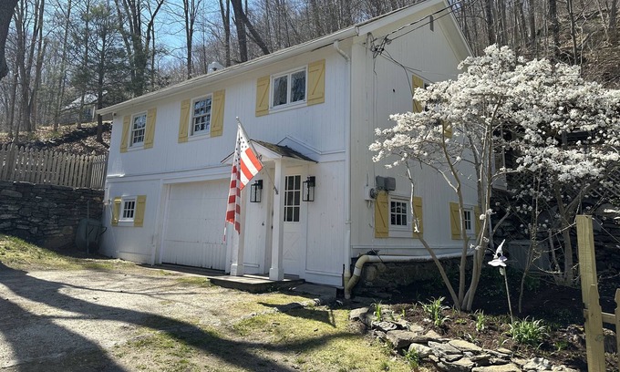 Marble Dale House | "Daffodil Hill" - serene and chic antique Barn filled with great energy