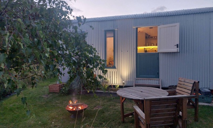 Wedmore Cabin | Daphne our shepherds hut