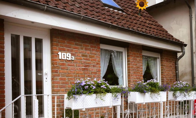 Niendorf House | Das Sonnenblumenhaus