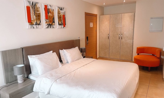 Greenhill Apartment | Dazzling studio near Airport