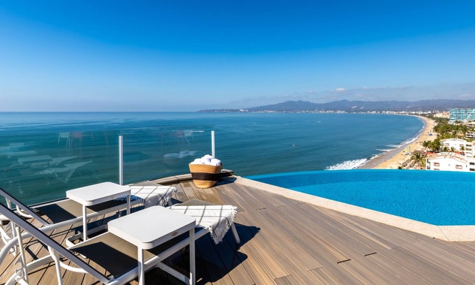 Flamingos Condo | Del Canto PH 10D by Kivoya