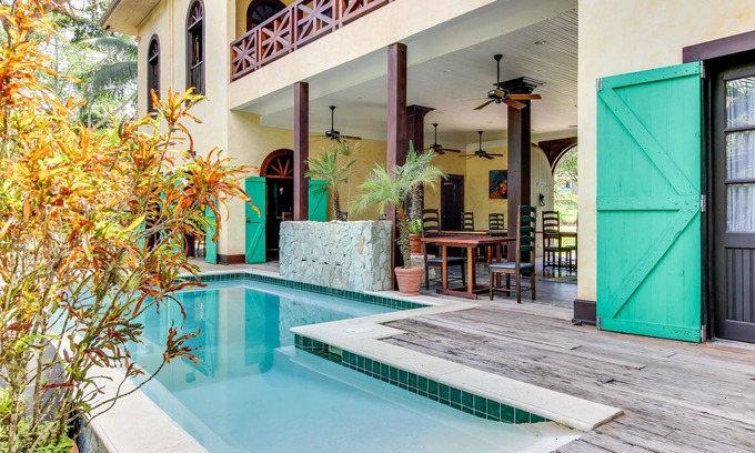 Bullet Tree Falls Apartment | Deluxe Studio with Riverfront Location, WiFi, AC, & Pool