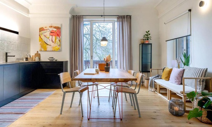Muhldorf Apartment | Design-Apartment mit Terrasse & Abendsonne I 71 m2 in alter Villa im Almtal I Parkplatz inklusive