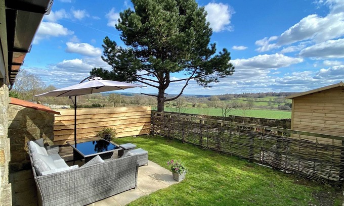 Fearby Cottage | Detached single storey holiday home nestling in the heart of the picturesque village of Fearby.