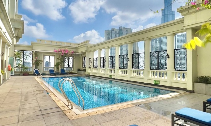 Hang Xanh Apartment | Diny ApartHotel - Rooftop Pool