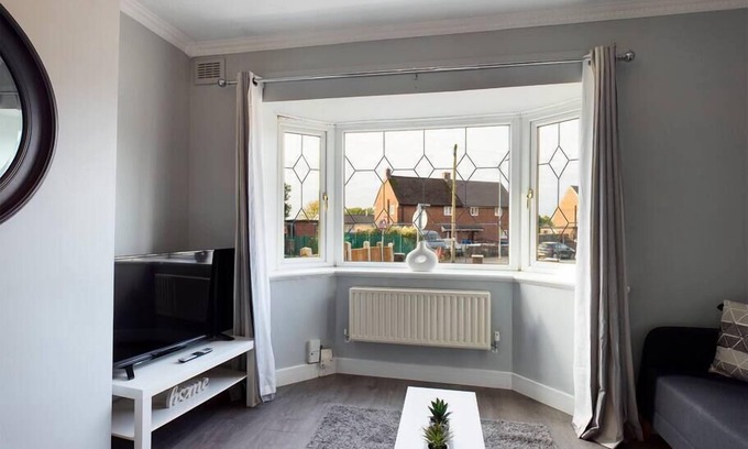 Wigan House | Dodhurst House by Our Home Short Stays